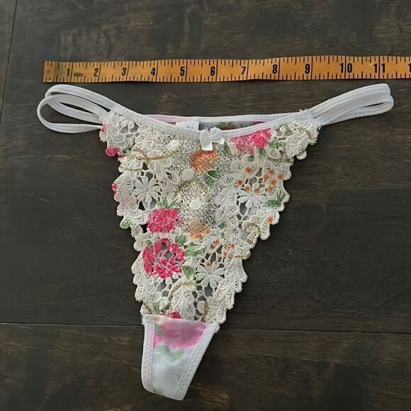Floral embroidery double string thong Sz-Large - Picture 10 of 10